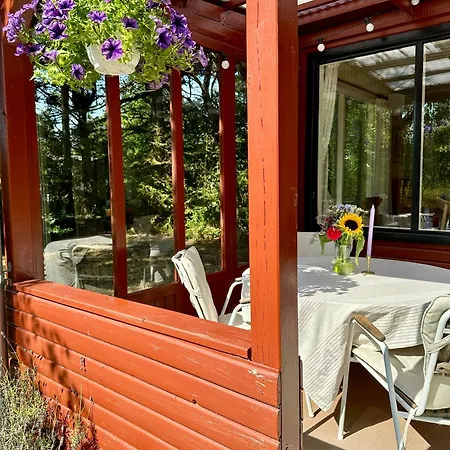 Retro Charm In Red In Lovely Surroundings Dom wakacyjny *