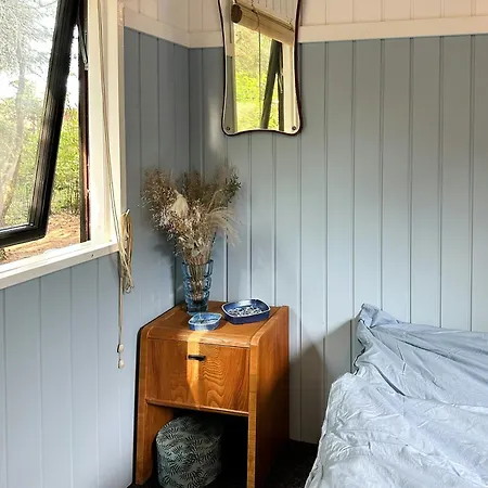 בית נופש Retro Charm In Red In Lovely Surroundings *