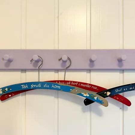 Retro Charm In Red In Lovely Surroundings בית נופש Bøtø By