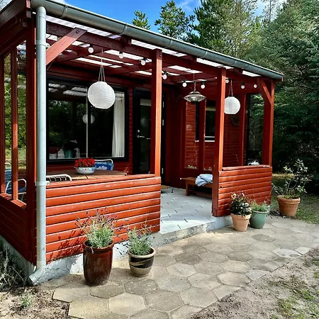 Retro Charm In Red In Lovely Surroundings Dom wakacyjny *